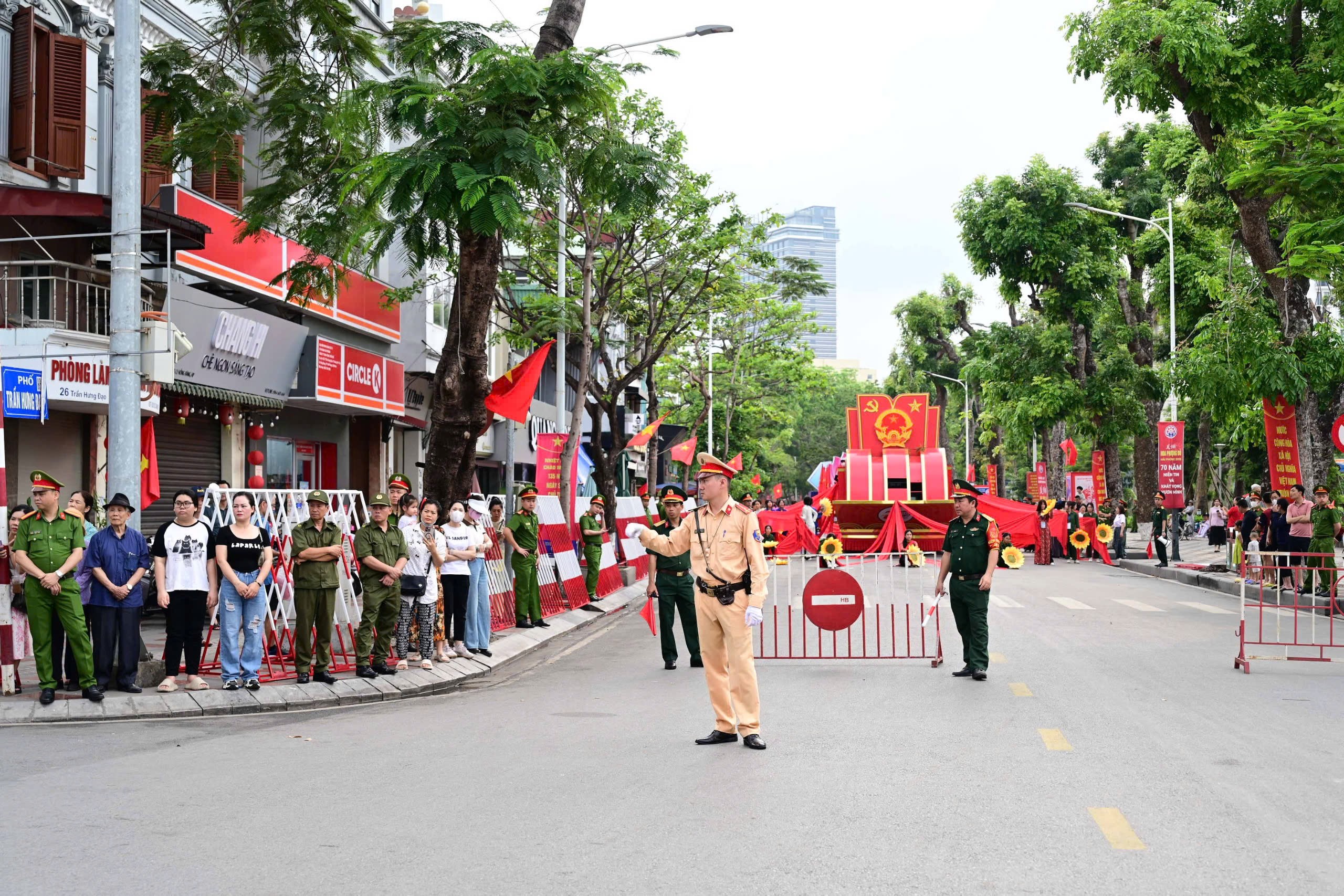 Thông báo phân luồng giao thông tạm thời phục vụ chương trình diễu hành xe hoa tại Đại lễ Phật đản Vesak năm 2025